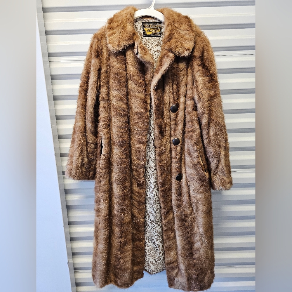 AUTHENTIC CHEVRON MINK FUR FULL LENGTH VINTAGE COAT SIZE: MED-LARGE